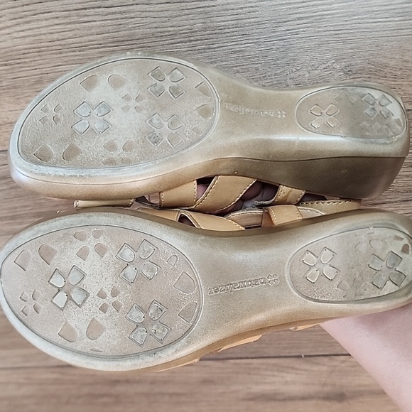 Naturalizer Sandals - Colour: Tan Size: 6M - Picture 3 of 5